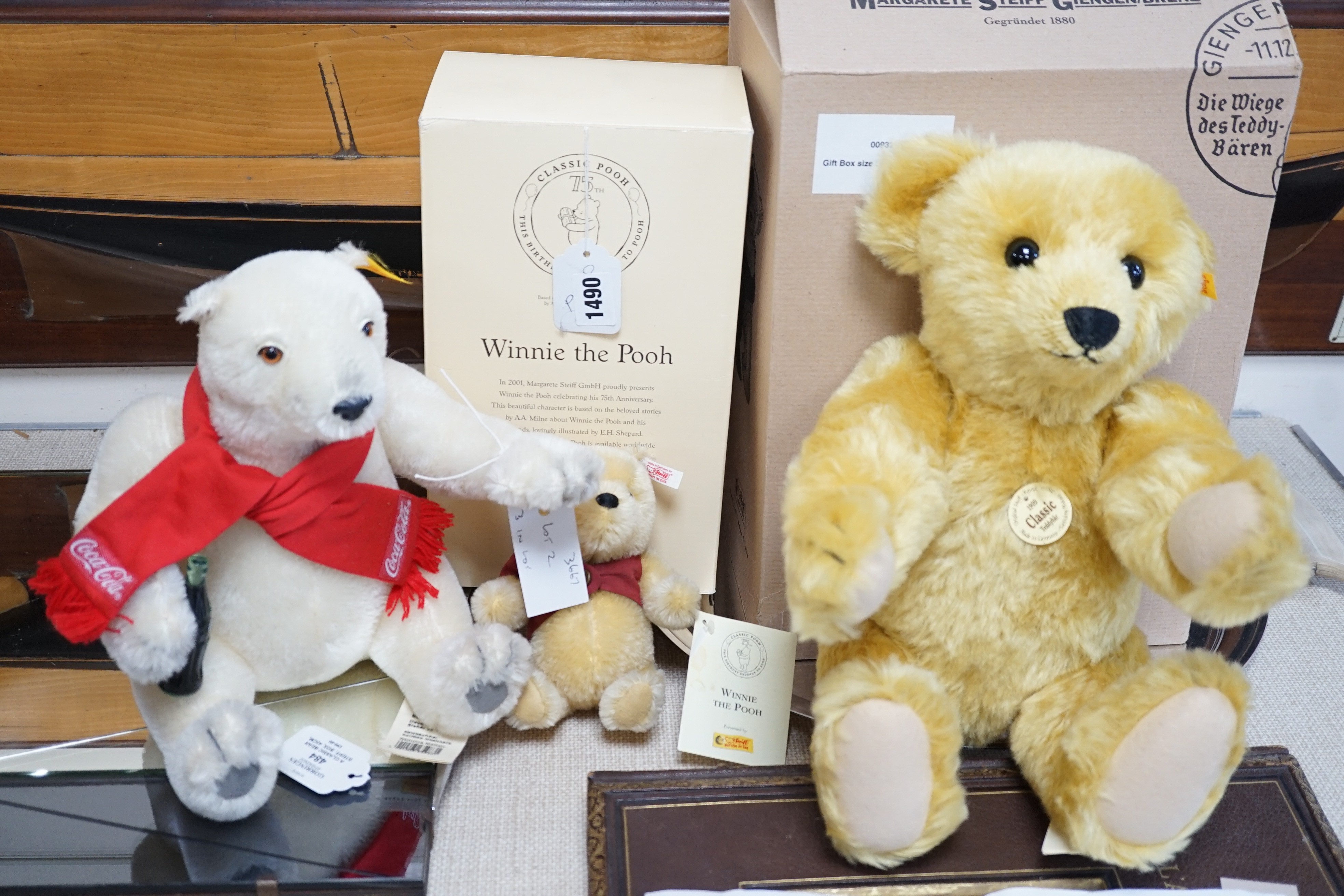A selection of teddy bears, to include a boxed Steiff bear